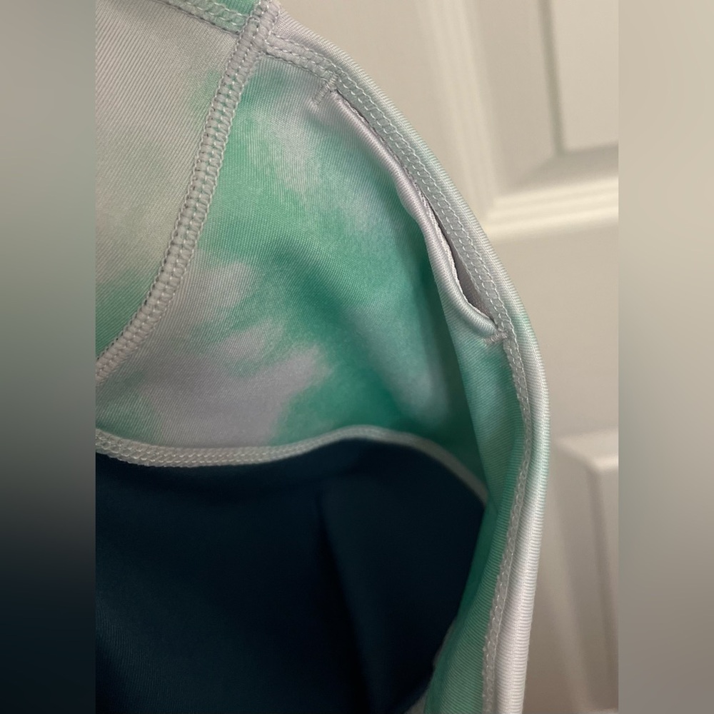 Like-New Nike Women’s size XS Green & White Tie-Dye Athletic Leggings - Picture 8 of 12